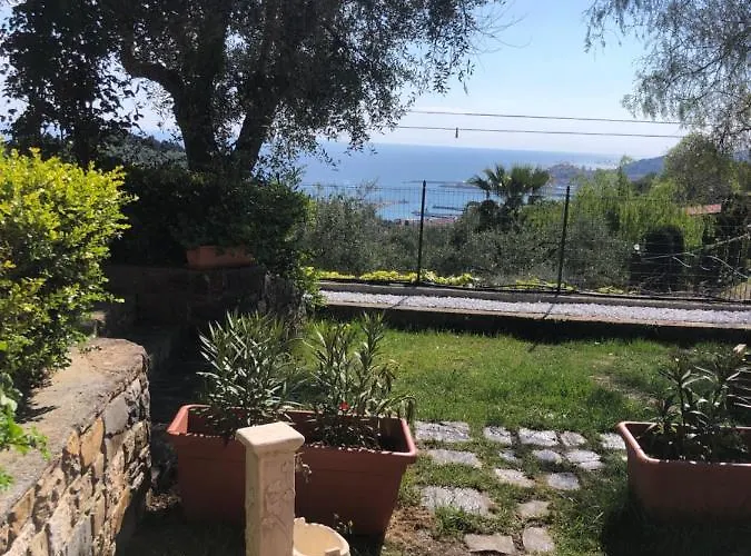 Le Jardin Sur Avec Bike Et Mtb Tour 게스트하우스 임페리아